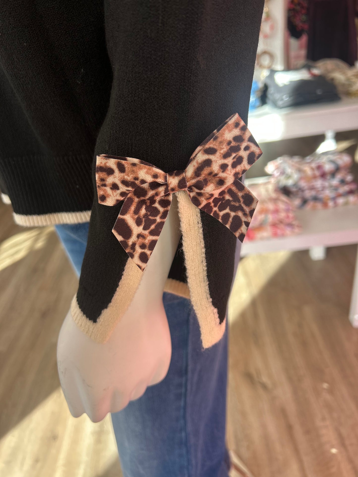 Leopard Bow Decor Split Cuff Contrast Trim Sweater PP092